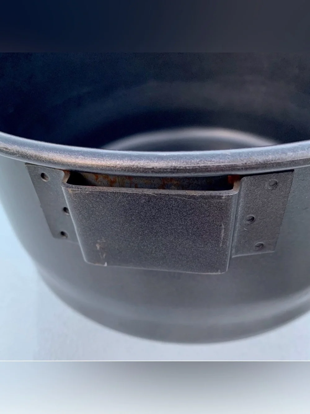 Round 2.5 Quart/10-Cup Camping Pot with Lid